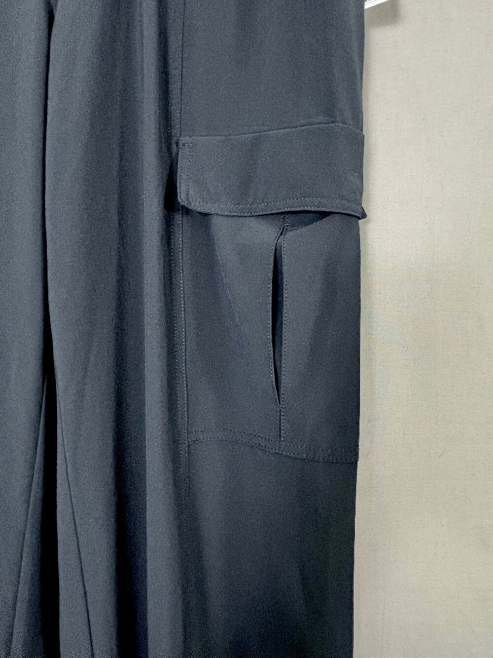 Athleta Chelsea Utility Wide Leg Pants Black 12 Tall NWT Featherweight Stretch - Picture 3 of 11